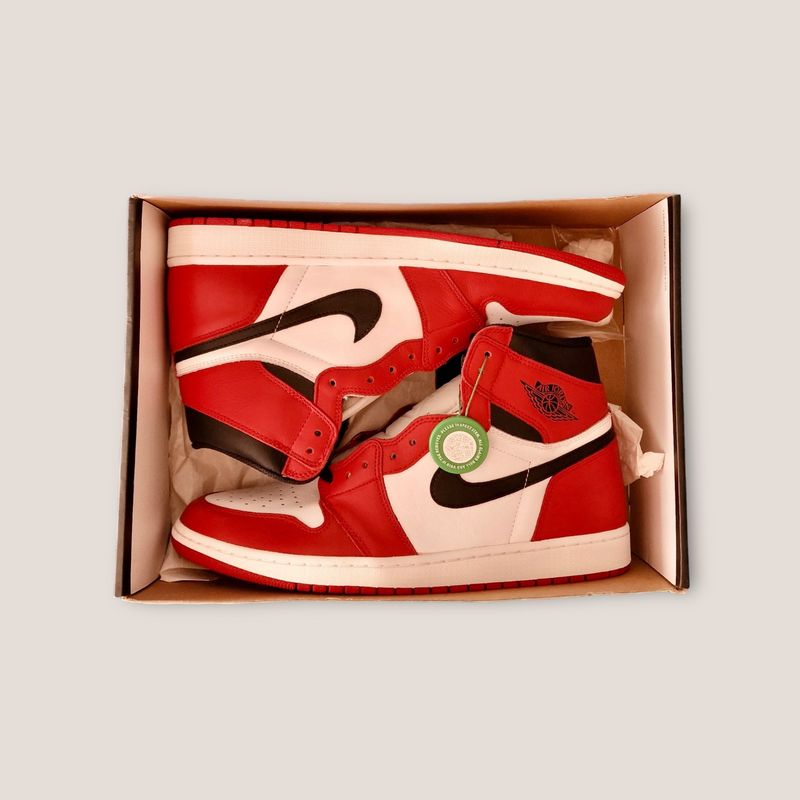 Nike Sneakers. Jordan 1 Retro High, Chicago